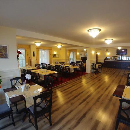 Hotel Mazurski Dworek Миколайки Экстерьер фото