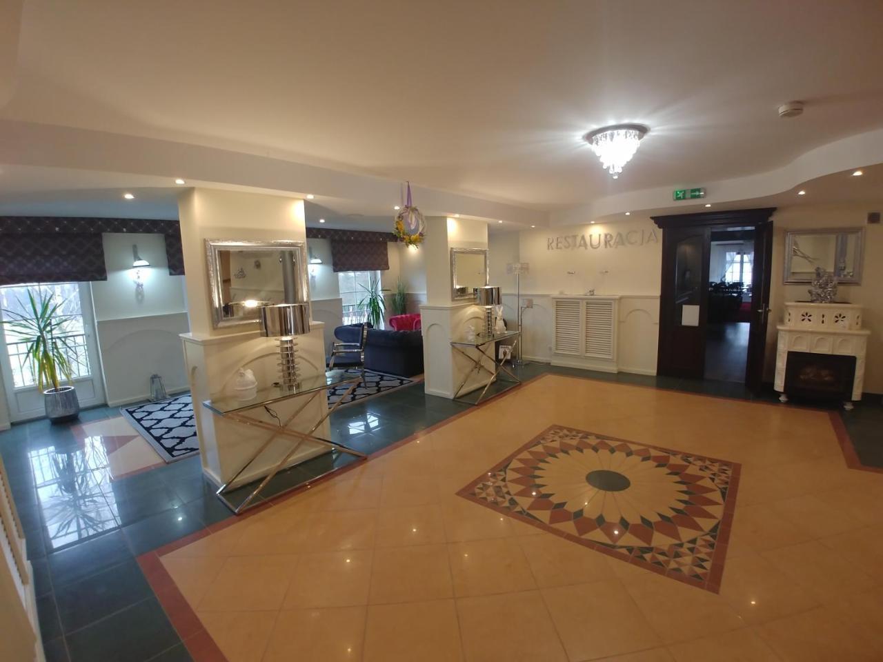 Hotel Mazurski Dworek Миколайки Экстерьер фото
